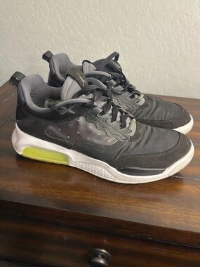 Jordan Men's Black and Neon Yellow Athletic Sneakers